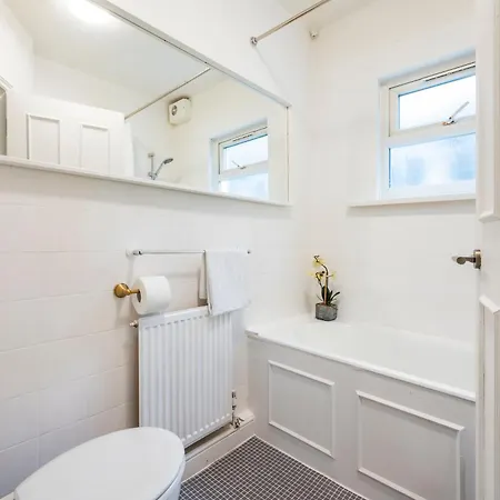 Beautiful Garden Flat Near Chelsea Appartement Londen Buitenkant foto