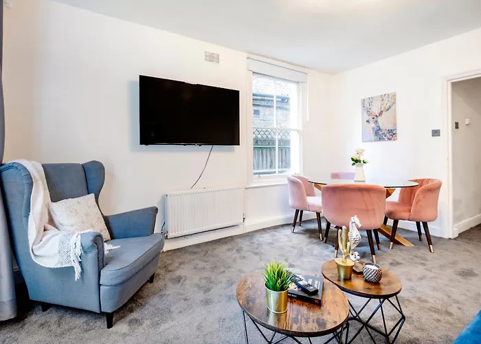 Beautiful Garden Flat Near Chelsea